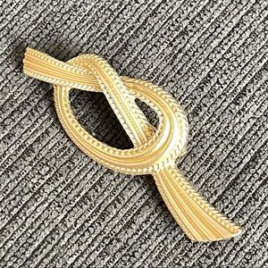 Vintage Style Gold Brooch